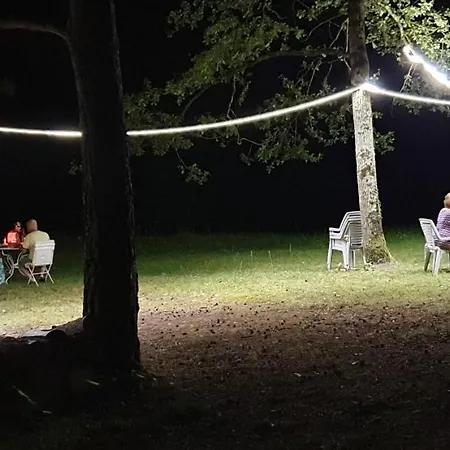 Les Bois De D'hotes Couette-café *